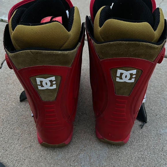 Snowboarding boots - Picture 1 of 8